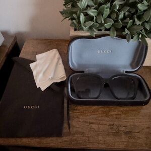Gucci sunglasses with Case